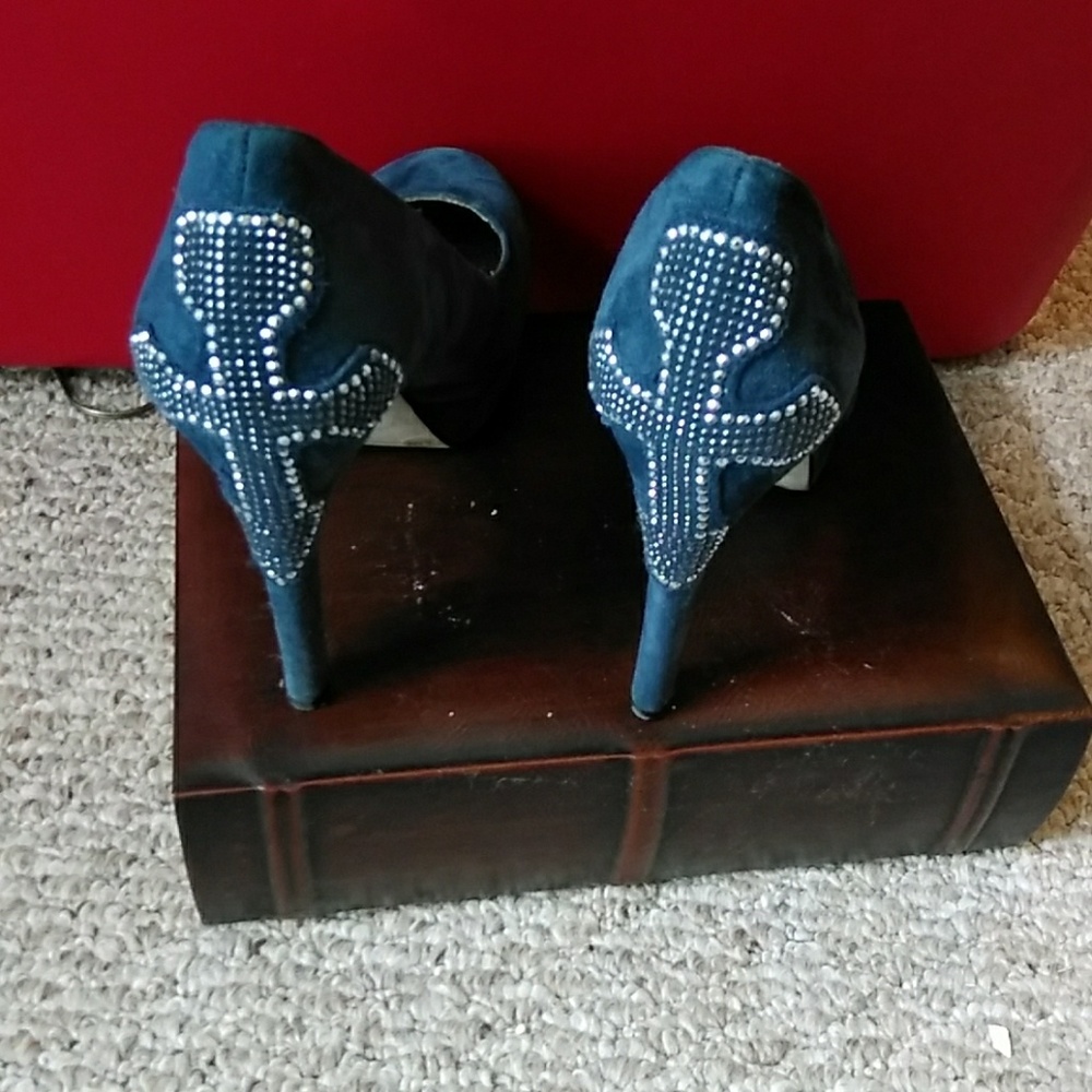 HOT navy blue pumps